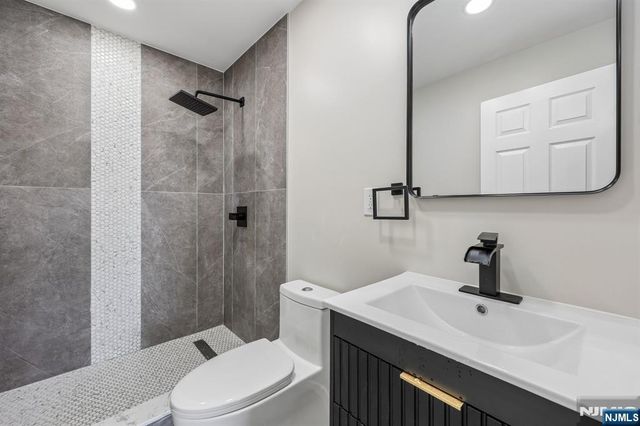 33 Lotz Street, North Haledon, NJ 07508