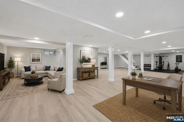 33 Lotz Street, North Haledon, NJ 07508