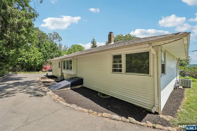 33 Lotz Street, North Haledon, NJ 07508