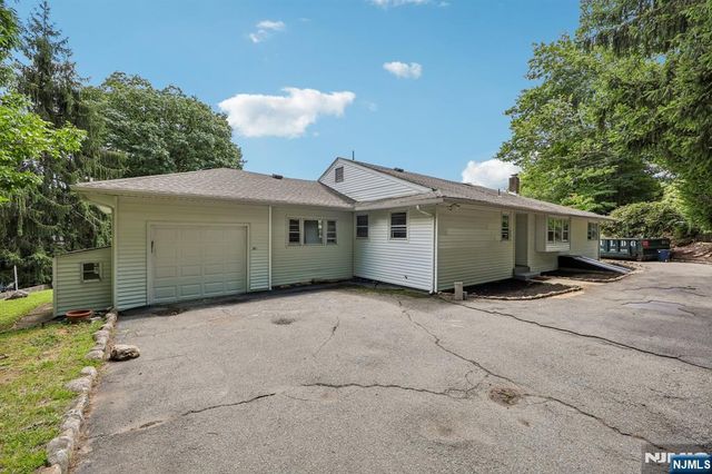 33 Lotz Street, North Haledon, NJ 07508