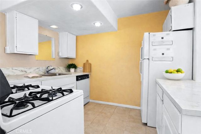 15 La Crescenta Drive, Camarillo, CA 93010