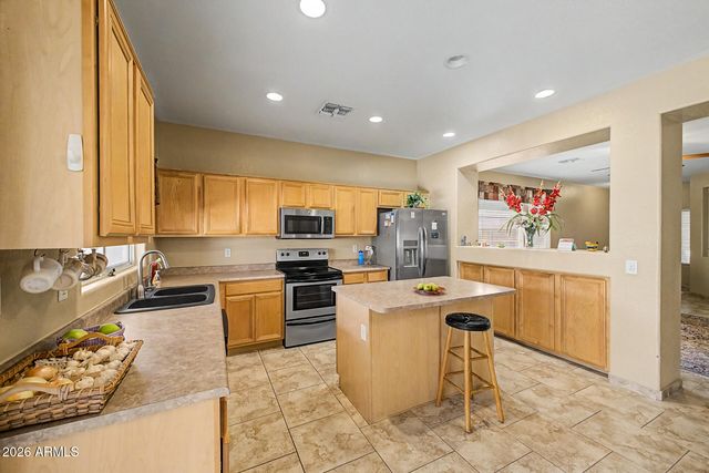 8118 W HARMONY Lane, Peoria, AZ 85382