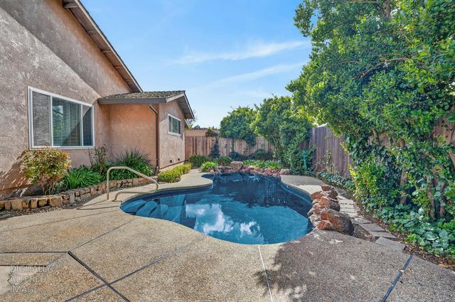 6129 Kifisia Way, Fair Oaks, CA 95628