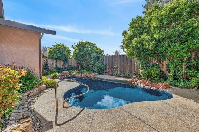 6129 Kifisia Way, Fair Oaks, CA 95628