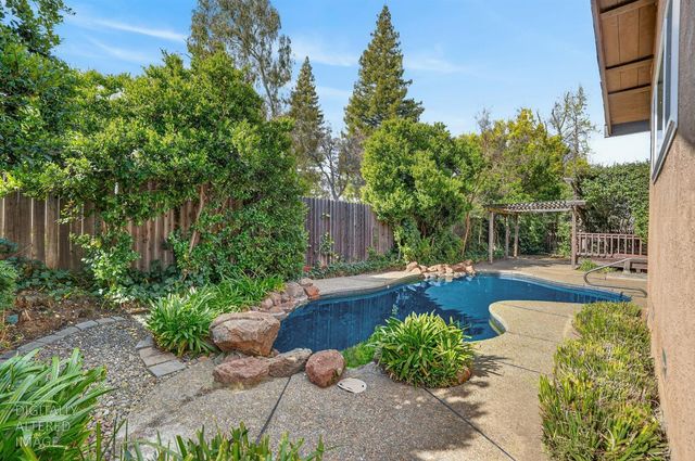 6129 Kifisia Way, Fair Oaks, CA 95628