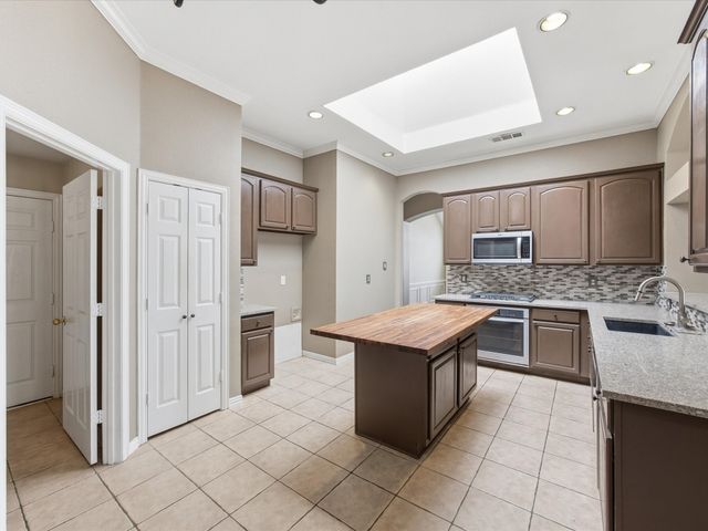 3516 Heatherbrook Drive, Arlington, TX 76001