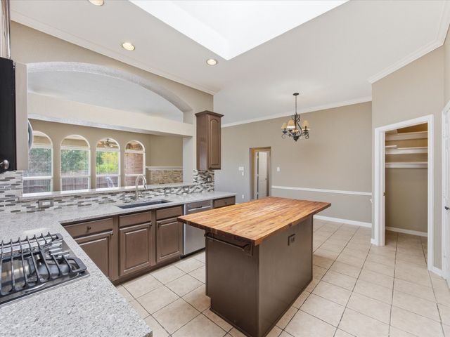 3516 Heatherbrook Drive, Arlington, TX 76001