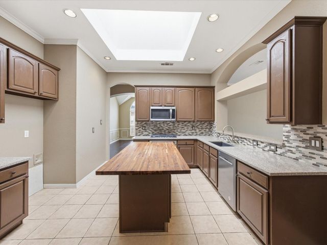 3516 Heatherbrook Drive, Arlington, TX 76001