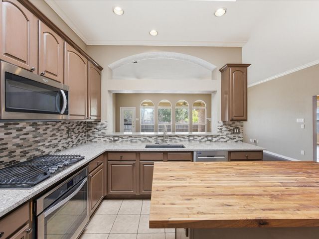 3516 Heatherbrook Drive, Arlington, TX 76001