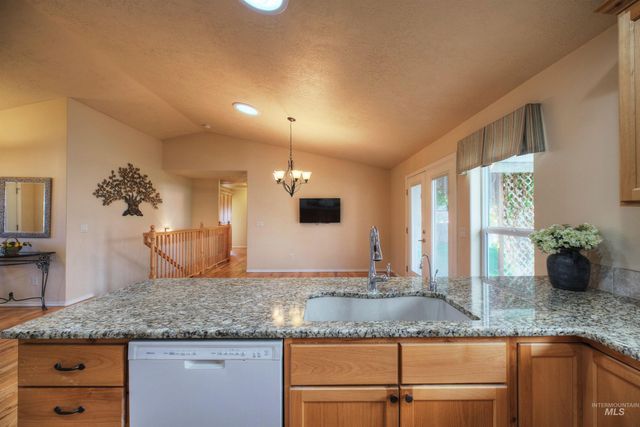 3573 N Rugby Dr., Boise, ID 83704