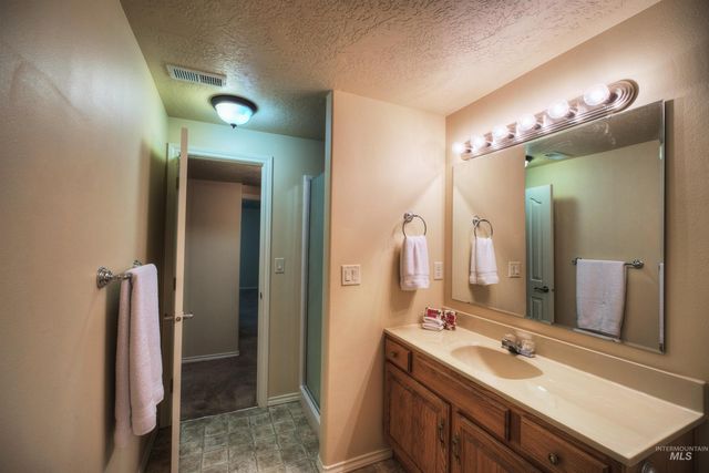 3573 N Rugby Dr., Boise, ID 83704