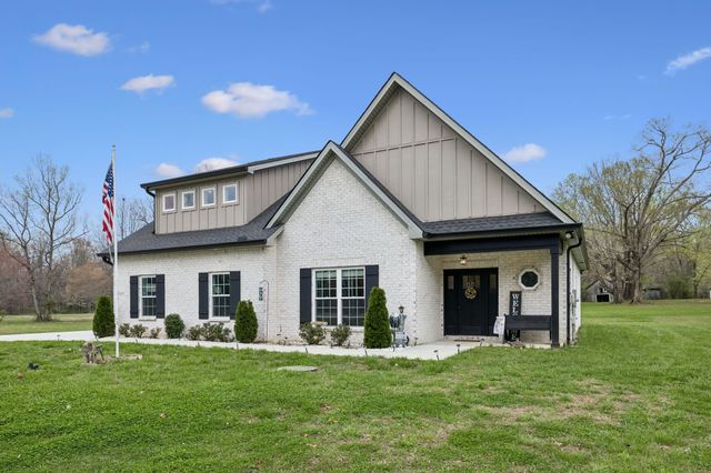 2037 W Lincoln St, Tullahoma, TN 37388