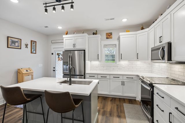 2037 W Lincoln St, Tullahoma, TN 37388