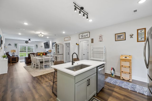 2037 W Lincoln St, Tullahoma, TN 37388