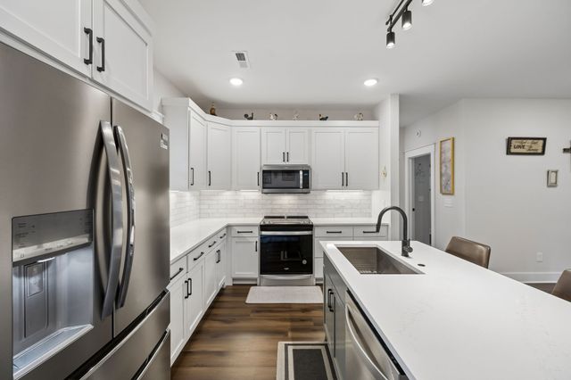 2037 W Lincoln St, Tullahoma, TN 37388