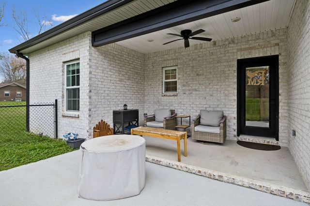 2037 W Lincoln St, Tullahoma, TN 37388