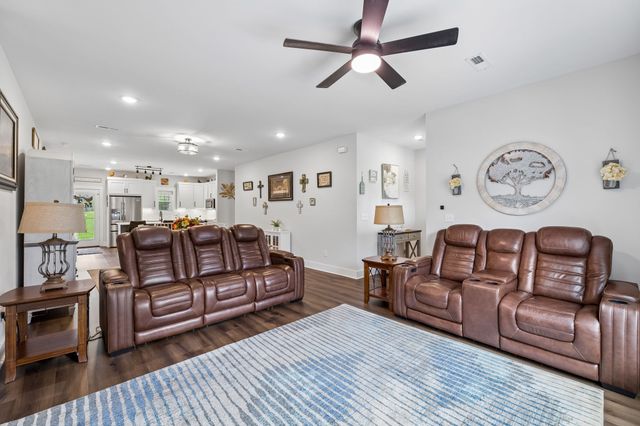 2037 W Lincoln St, Tullahoma, TN 37388