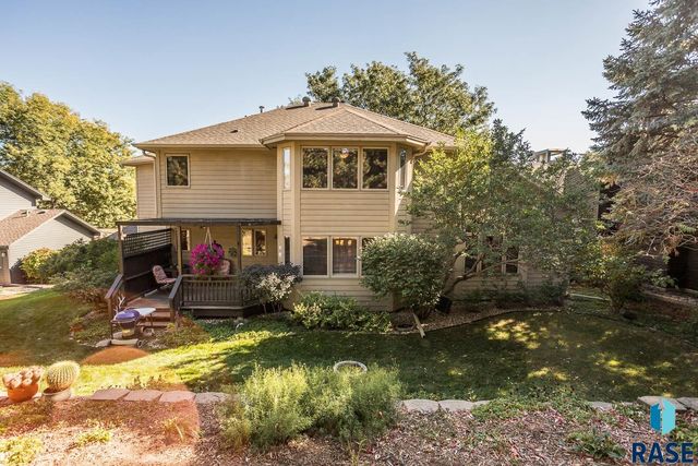 4509 S River Oaks Dr Drive, Sioux Falls, SD 57105