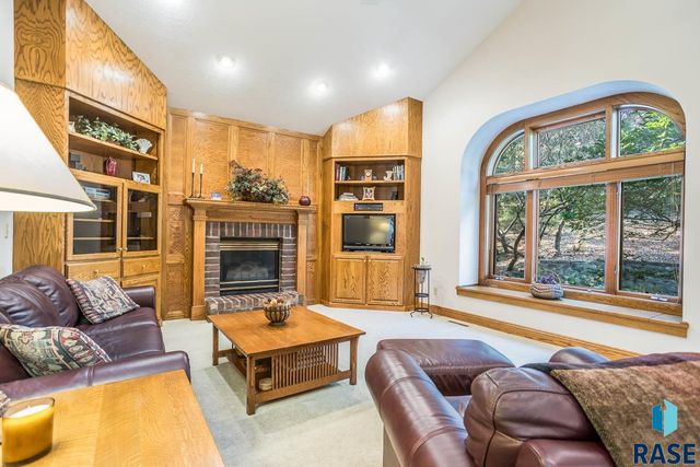 4509 S River Oaks Dr Drive, Sioux Falls, SD 57105