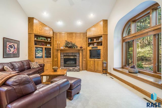 4509 S River Oaks Dr Drive, Sioux Falls, SD 57105
