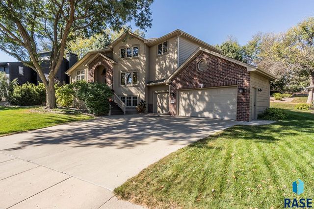 4509 S River Oaks Dr Drive, Sioux Falls, SD 57105