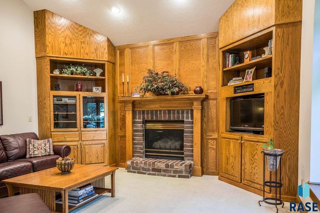 4509 S River Oaks Dr Drive, Sioux Falls, SD 57105