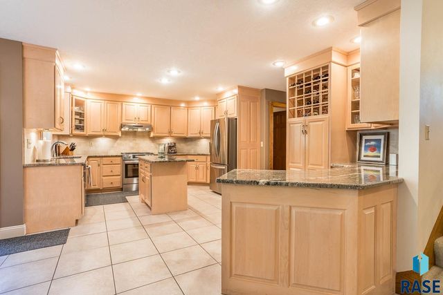 4509 S River Oaks Dr Drive, Sioux Falls, SD 57105
