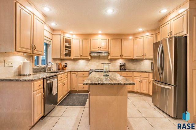 4509 S River Oaks Dr Drive, Sioux Falls, SD 57105