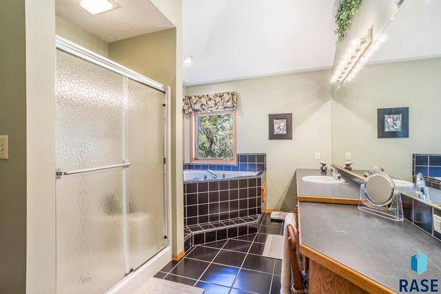 4509 S River Oaks Dr Drive, Sioux Falls, SD 57105