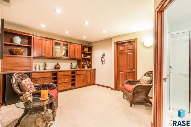 4509 S River Oaks Dr Drive, Sioux Falls, SD 57105
