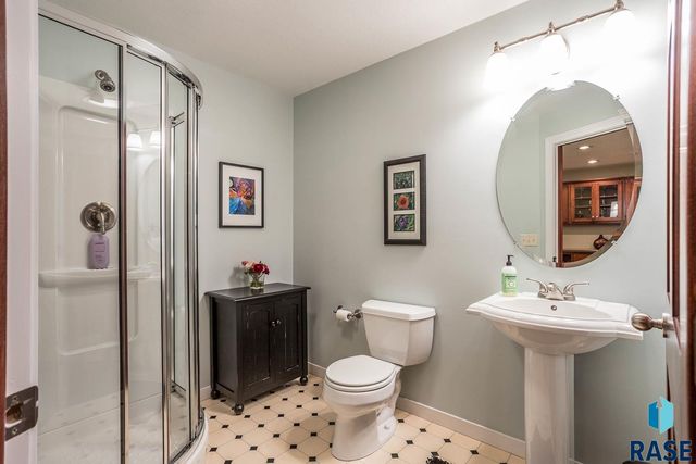 4509 S River Oaks Dr Drive, Sioux Falls, SD 57105