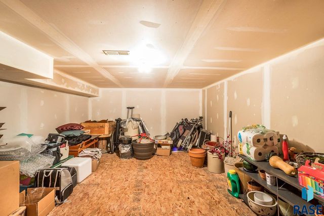 4509 S River Oaks Dr Drive, Sioux Falls, SD 57105