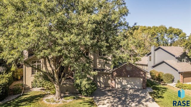 4509 S River Oaks Dr Drive, Sioux Falls, SD 57105