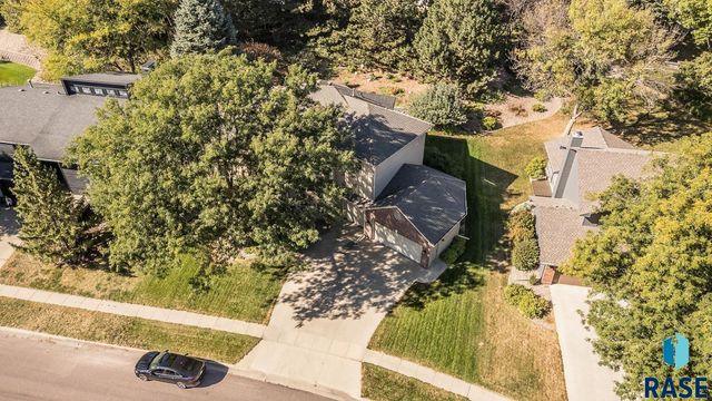 4509 S River Oaks Dr Drive, Sioux Falls, SD 57105
