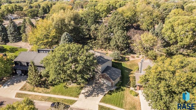 4509 S River Oaks Dr Drive, Sioux Falls, SD 57105