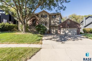 4509 S River Oaks Dr Drive, Sioux Falls, SD 57105