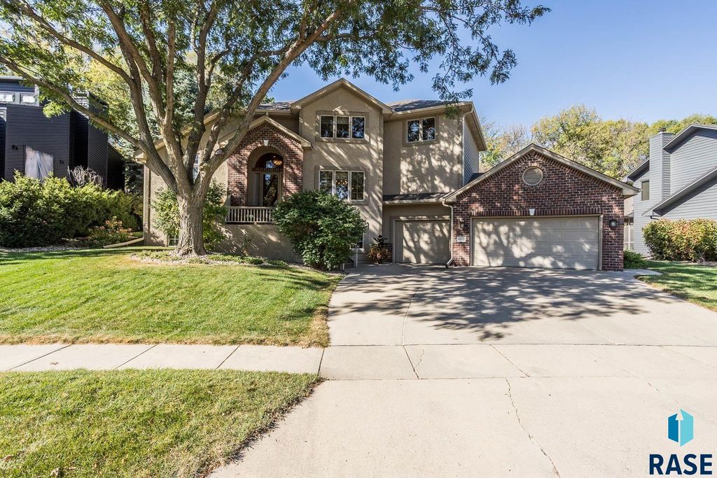 4509 S River Oaks Dr Drive, Sioux Falls, SD 57105