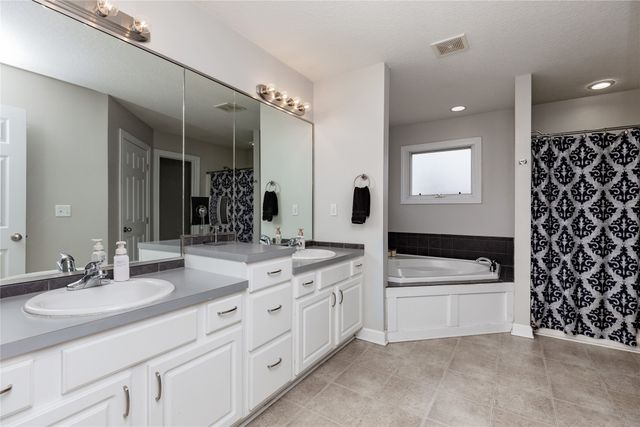 3000 E Titus Avenue, Des Moines, IA 50320