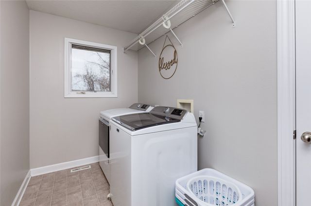 3000 E Titus Avenue, Des Moines, IA 50320