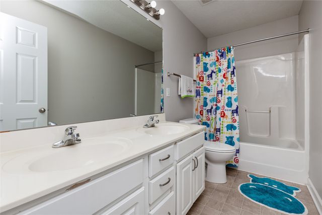 3000 E Titus Avenue, Des Moines, IA 50320