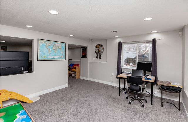 3000 E Titus Avenue, Des Moines, IA 50320