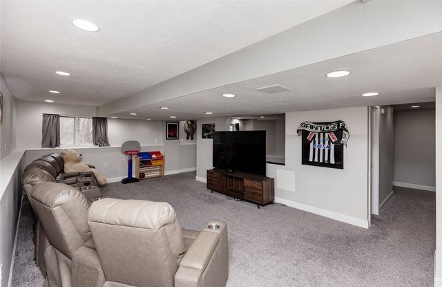 3000 E Titus Avenue, Des Moines, IA 50320