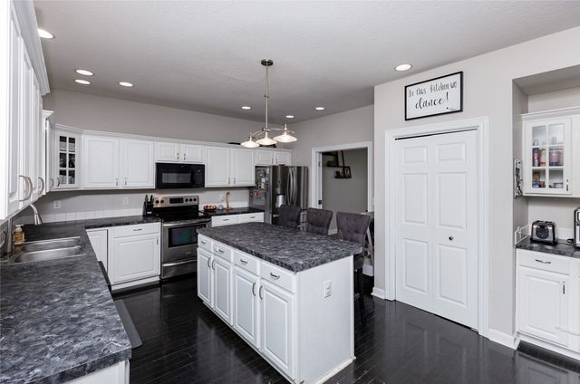 3000 E Titus Avenue, Des Moines, IA 50320