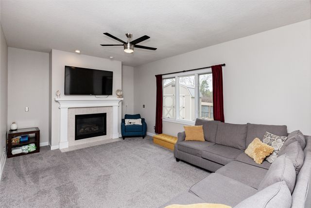 3000 E Titus Avenue, Des Moines, IA 50320