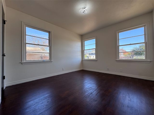 2845 Ruidosa Avenue, Dallas, TX 75228