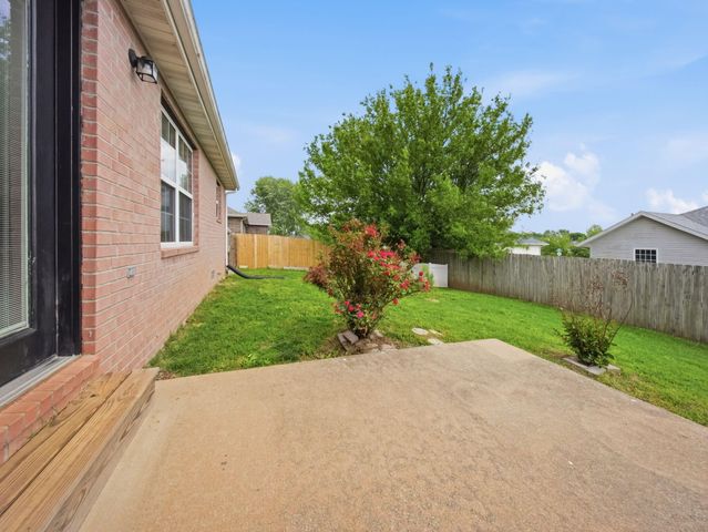 2610 E Moonlight Street, Republic, MO 65738