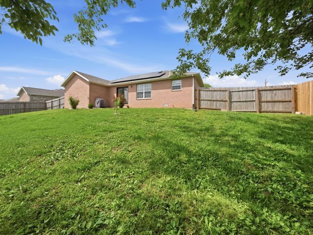 2610 E Moonlight Street, Republic, MO 65738