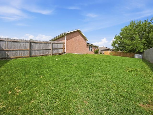 2610 E Moonlight Street, Republic, MO 65738