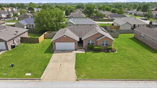 2610 E Moonlight Street, Republic, MO 65738