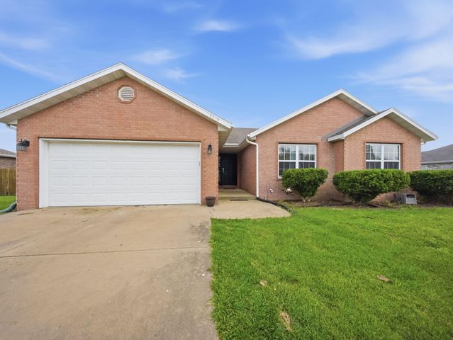2610 E Moonlight Street, Republic, MO 65738